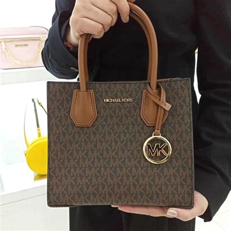 túi michael kors làm từ da gì leflair|CÁC LOẠI DA LÀM TÚI MICHAEL KORS .